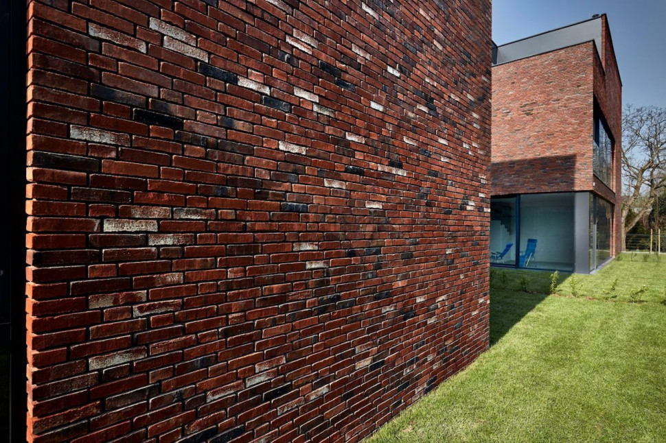 elewacja nowoczesnego domu z cegły