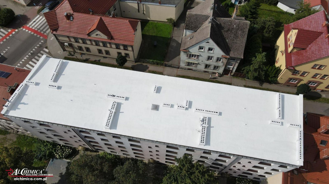 Renowacja dachu z papy. Jak system Hyperdesmo zmienił budynek w Szczecinku?