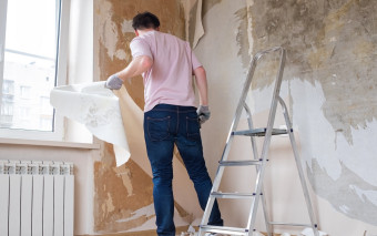 Wypróbuj ten sposób usuwania tapet ze ścian. Zrywanie pójdzie jak po maśle