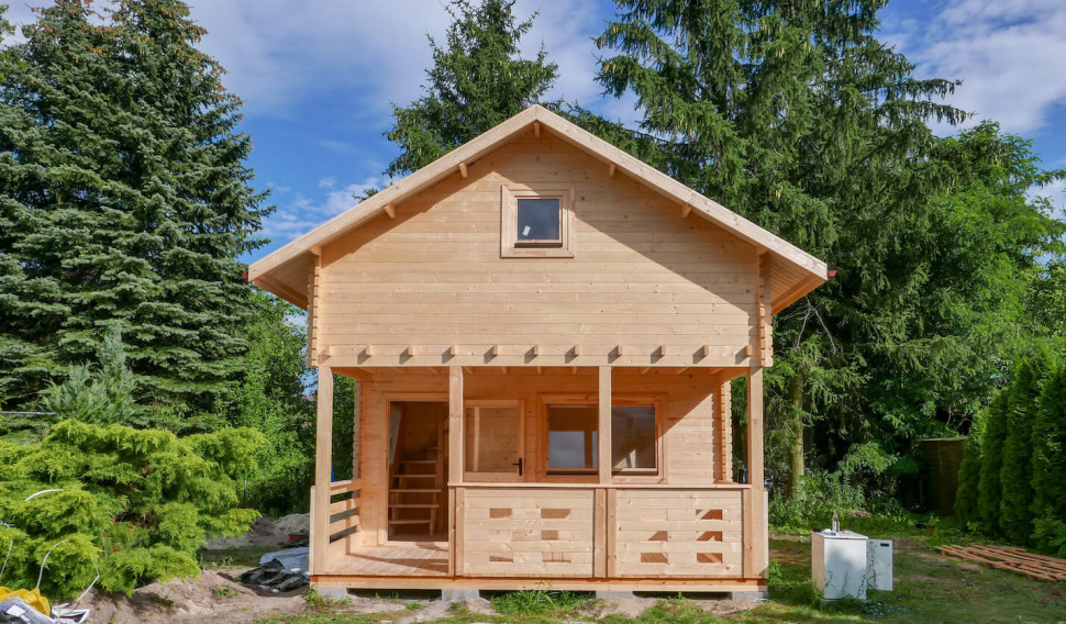 drewniany domek letniskowy na wynajem budowa 