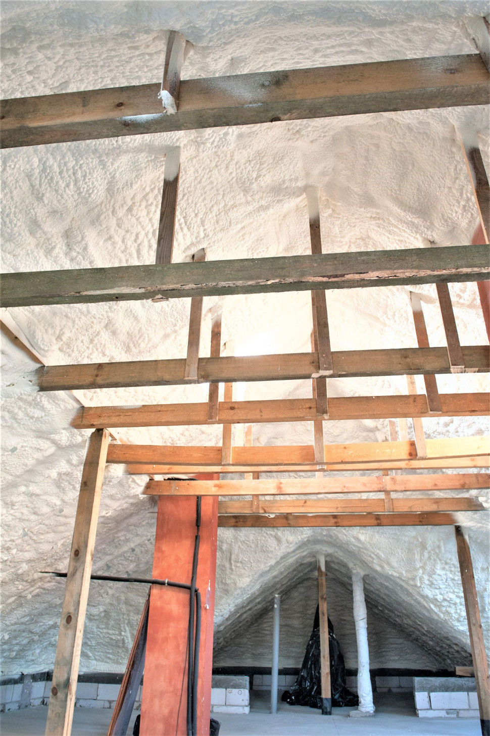 Piana PUR nakładana metodą natryskową