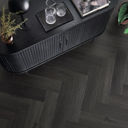 Trendy podłogowe 2026. Dlaczego panele winylowe wygrywają z laminowanymi