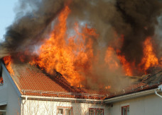 Palny czy nie? Jak sprawdzić odporność ogniową materiałów budowlanych