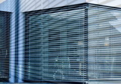 Żaluzje fasadowe - regulacja światła i ochrona przed słońcem w domu