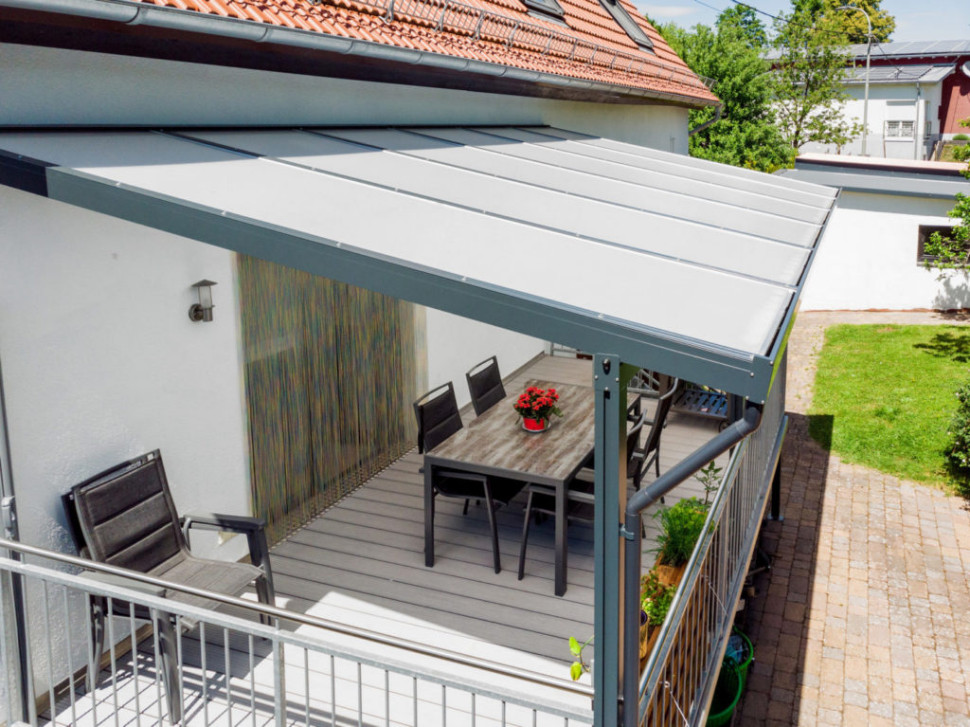 Do wyboru jest pokrycie z poliwęglanu, akrylu lub szkła bezpiecznego