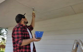 Nowoczesna podbitka z płyt cementowych – dlaczego warto zapomnieć o drewnie?