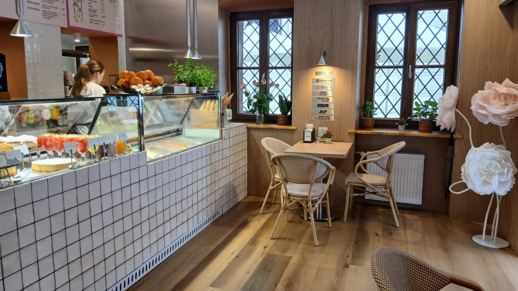Decora i Cafe Bajka łączą siły - charytatywna akcja na rzecz Fundacji Barka