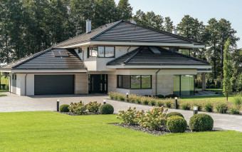 Jaką bramę garażową wybrać? Rodzaje bram do garażu, parametry i praktyczne wskazówki