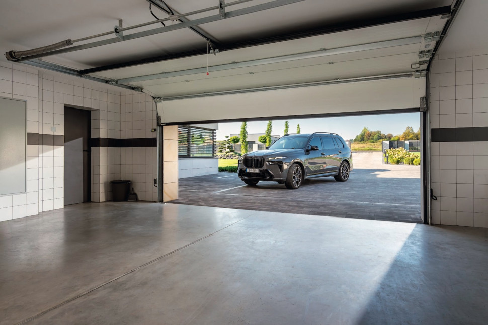 Brama segmentowa otwierana do góry