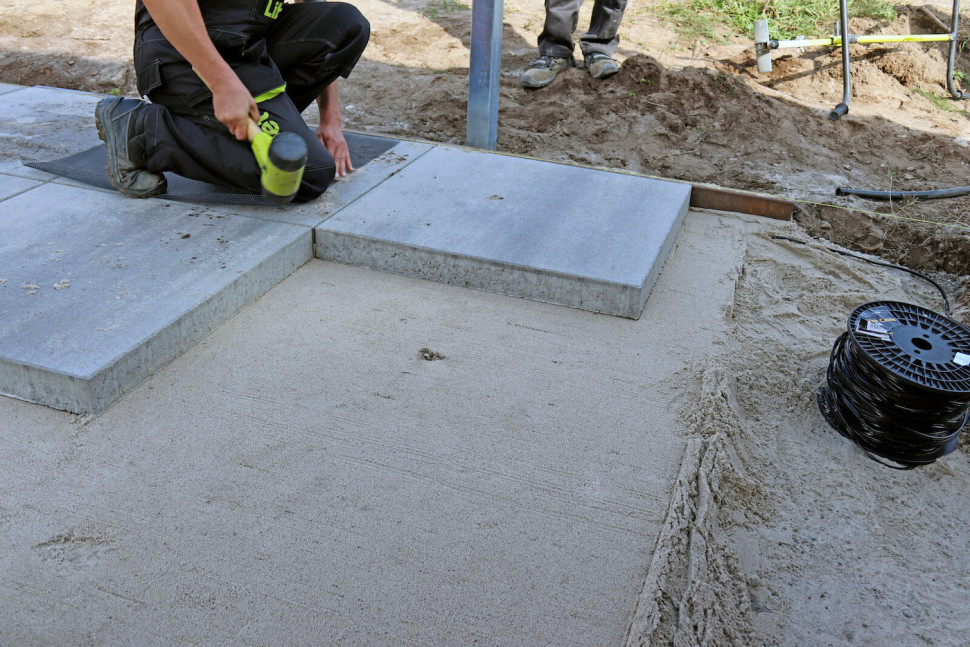 taras na gruncie z betonowych płyt 