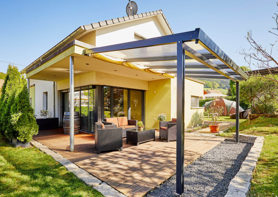 zadaszenie nad tarasem drewnianym na gruncie