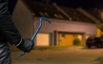 Sam alarm nie wystarczy! Antywłamaniowe okna i drzwi robią różnicę