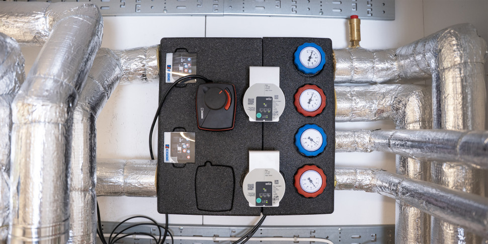 Instalacja z podwójną grupą pompową, z funkcją mieszania/zasilaniem bezpośrednim DAA100, DDA100