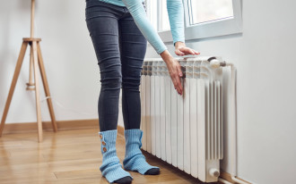Kaloryfery nie grzeją? Sprawdź, kiedy naprawdę zaczyna się sezon grzewczy 2025/2026