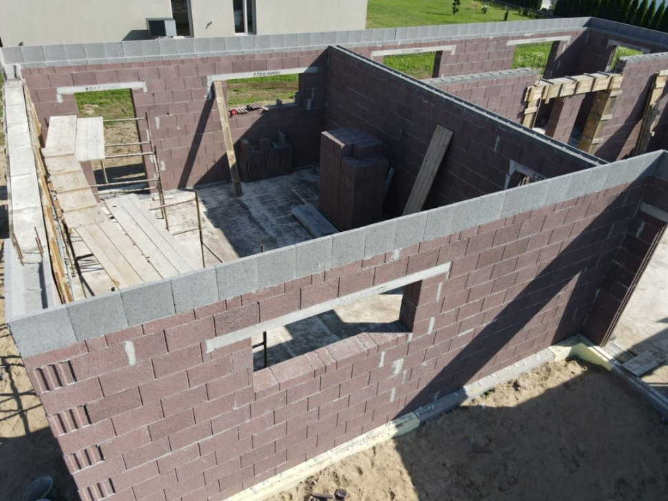 Dzięki kompaktowym wymiarom bloczka AKU K2 18 można uzyskać dodatkową powierzchnię użytkową w pomieszczeniach