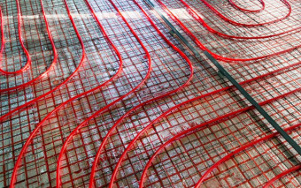 Taker do podłogówki – jak go ustawić, by uniknąć błędów?