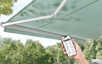 Markiza pod pełną kontrolą: ręczne czy elektryczne sterowanie - co się bardziej opłaca?