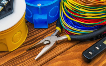 Profesjonalna bruzdownica czy tani model? Przedziały cenowe i opłacalność zakupu