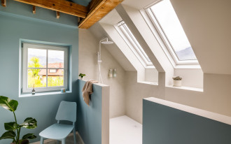 Jak urządzić funkcjonalną łazienkę na poddaszu? 