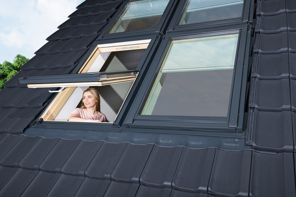 Oblachowanie okien dachowych GreenView dostępne jest w 3 kolorach: antracytowym, czarnym  oraz szarobrązowym.