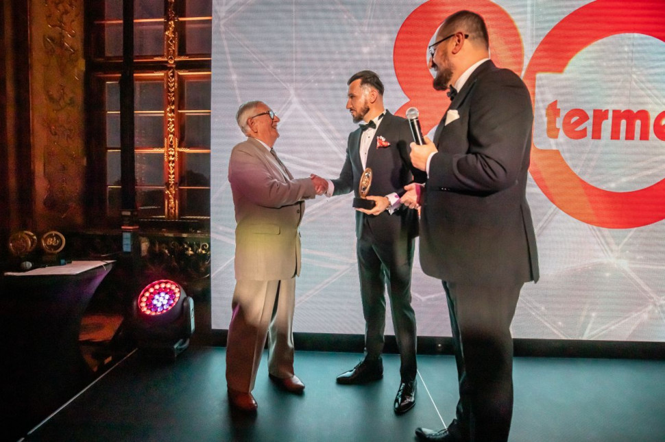 Statuetki Koła Innowacji Termet. Nagrody wręczyli Prezes Zarządu Termet S.A. Damian Majer oraz Wiceprezes Krzysztof Butrymowicz