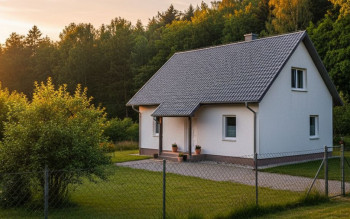 Woda, słońce, las - jak te czynniki wpływają na wybór tynków i farb zewnętrznych?