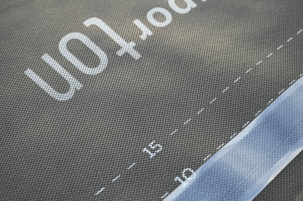 którą stronę układać membranę dachową