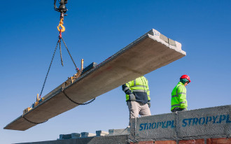 Ile kosztuje strop? Panelowy zaskakuje ceną i tempem montażu