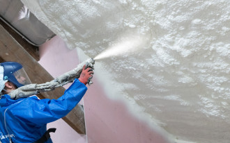 Ocieplenie poddasza pianką PUR w 1-2 dni - czy lepsze od wełny mineralnej?