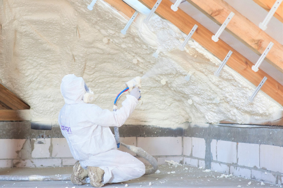 ocieplenie poddasza pianką PUR jakie ma zalety