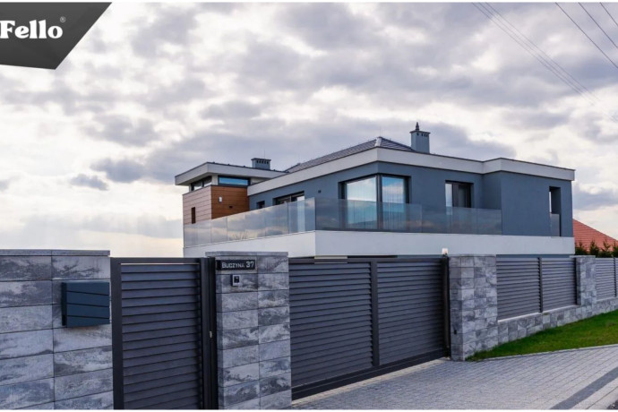 Wąska działka i brama dwuskrzydłowa. Czy furtka naprawdę oszczędza miejsce?