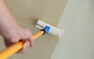 Dlaczego należy gruntować ściany przed nałożeniem gładzi?