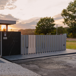 Brama chowana w ziemi - Imperial