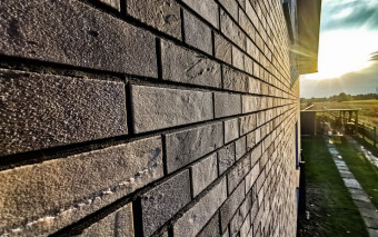 Izoflex: lekka alternatywa dla cegły. Ekologia, trwałość, efekt premium