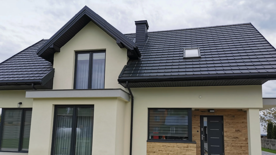Blachodachówka na dekady: Ile lat naprawdę wytrzyma dach?