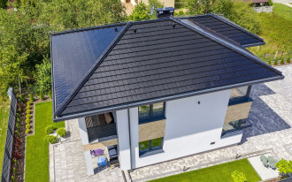 SIMPLA marki swissporTON - płaska dachówka ceramiczna w służbie współczesnej architektury