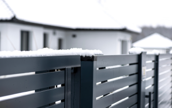 Jak szybko i skutecznie odmrozić bramę wjazdową? Sprawdzone metody