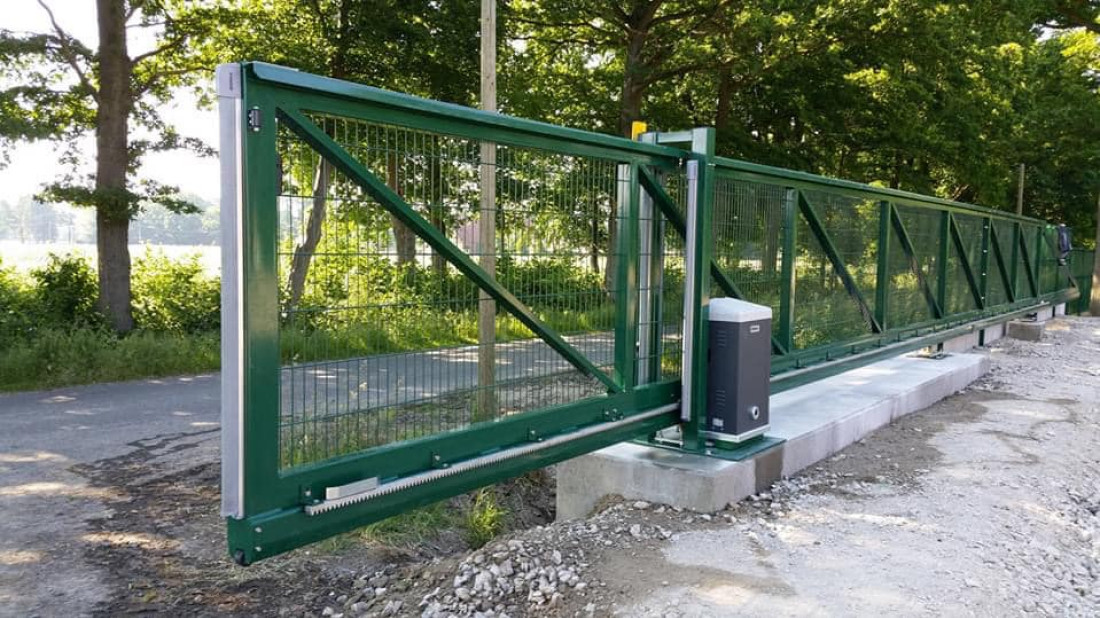 Napędy do bram przesuwnych: jak wybrać niezawodny automat? Napędy do bram przesuwnych: jak wybrać niezawodny automat?