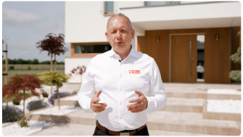 Jasne kolory w aranżacji podjazdu i ogrodu | Poznaj linię Lumino od Drogbruk