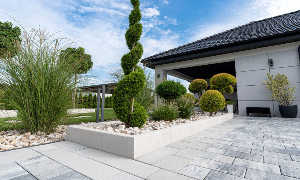 Palisady Impari mogą służyć jako obramowanie dla rabat kwiatowych czy trawników