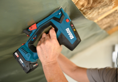 Mobilność i precyzja w jednym: nowe zszywacze akumulatorowe Novus J-550 i J-551