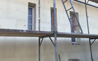 Płyty PIR na elewacji - o ile cieńsza może być izolacja w ETICS?