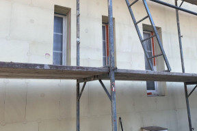 Płyty PIR na elewacji - o ile cieńsza może być izolacja w ETICS?