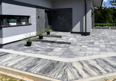 Podjazd i taras z kostki brukowej: TOP kolory i połączenia, które działają