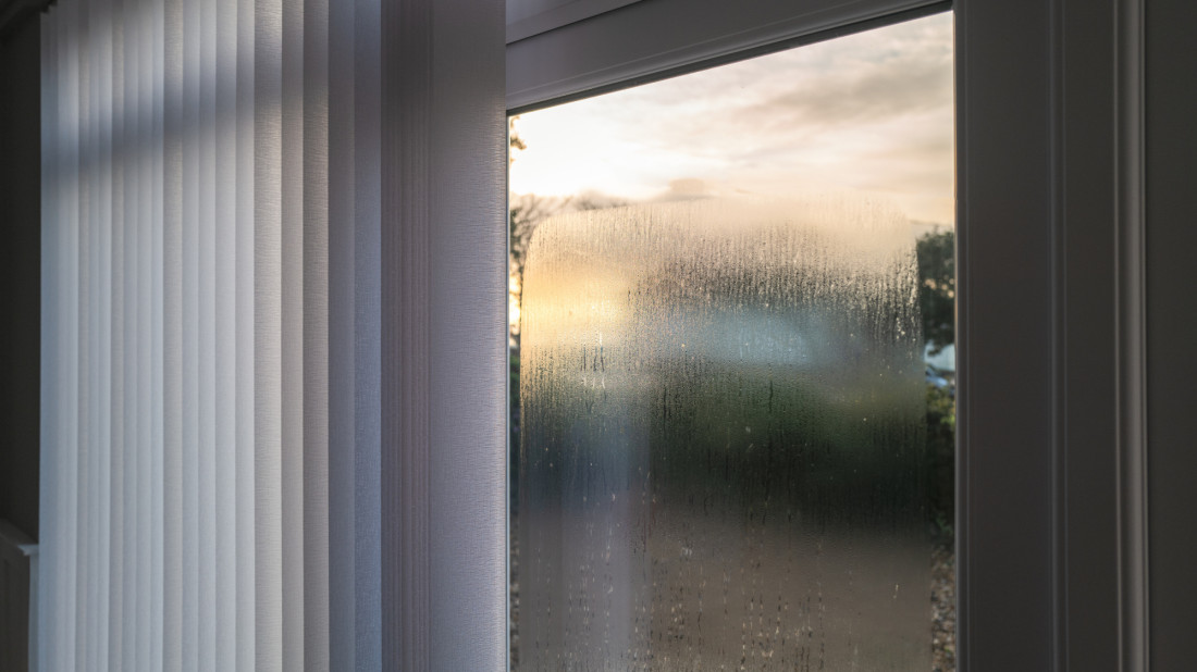 Im lepsze okno, tym... więcej rosy? Wyjaśniamy ten paradoks Im lepsze okno, tym... więcej rosy? Wyjaśniamy ten paradoks