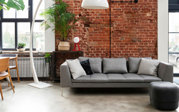 Kolory ścian w stylu loft: szarości, cegła, czerń i… odwaga