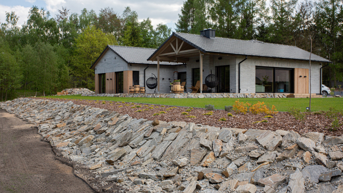 Dom, który oddycha zielenią: case study FAKRO INNOVIEW