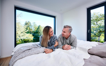 Jakie okna PCV wybrać, by zatrzymać ciepło na lata?