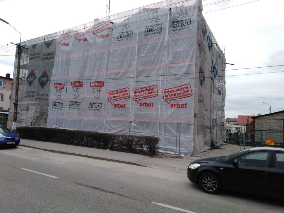 ochrona świeżo nałożonych tynków