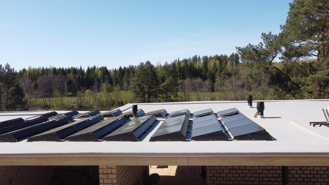 Dach pod fotowoltaikę. Jak przygotować konstrukcję i izolację krok po kroku?